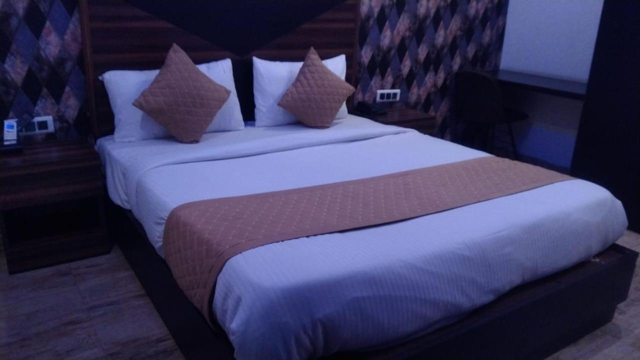 Hotel Plaza International Near Delhi Airport Yeni Delhi Dış mekan fotoğraf